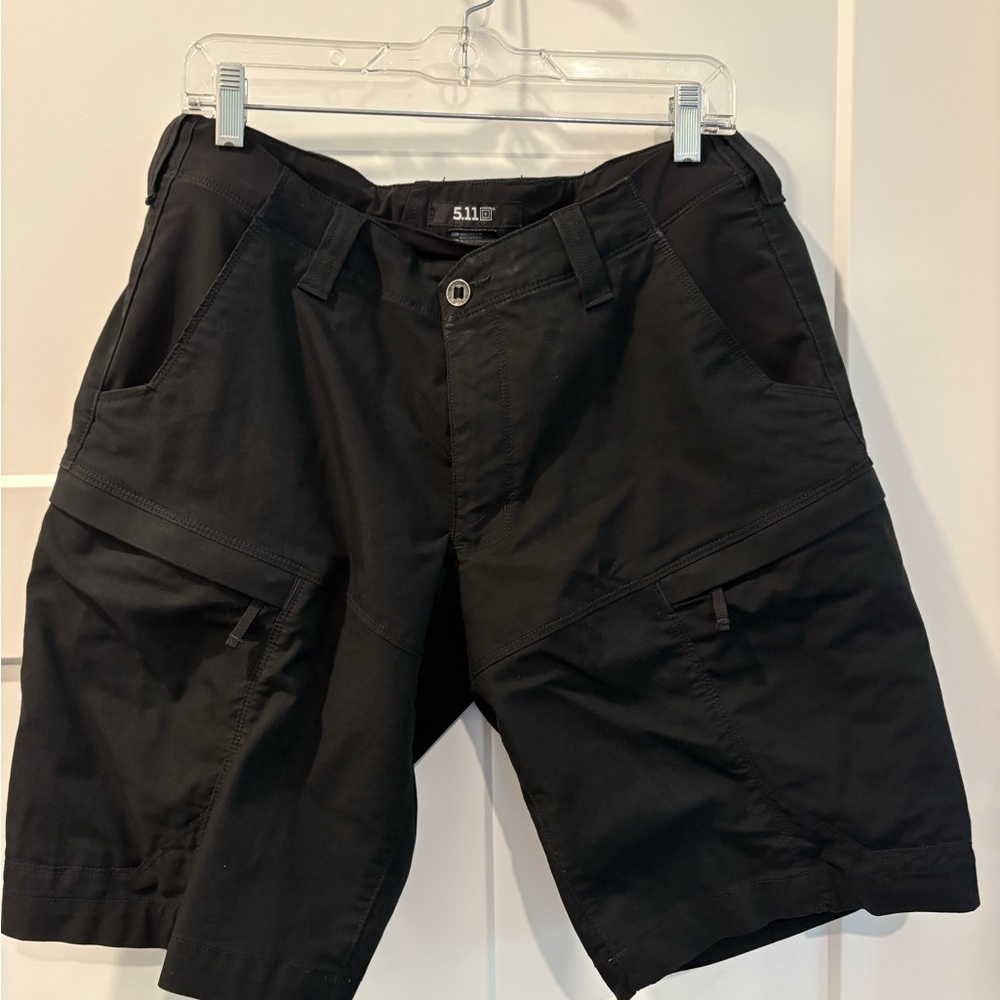 Men’s 5.11 Tactical Black Cargo Shorts with Relaxed Fit size 34